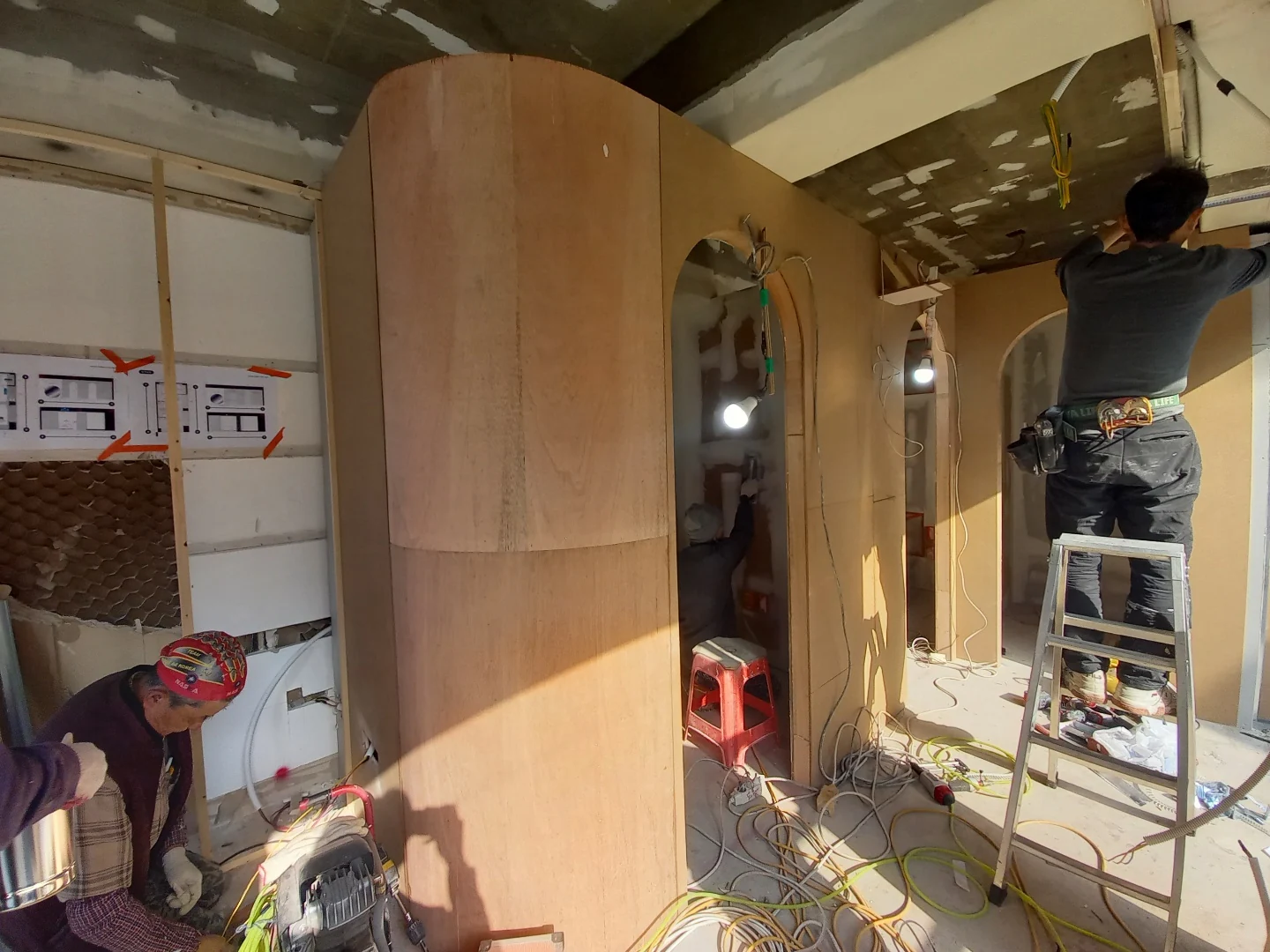 Pic Dot. self-photo studio in Apgujeong Rodeo — Curved corners and arched openings in progress.