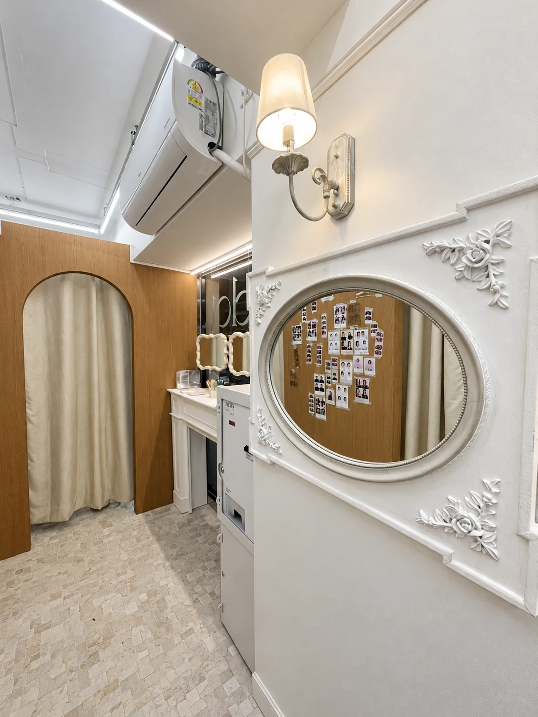 Pic Dot. self-photo studio in Apgujeong Rodeo — Floral relief and a soft wall light.