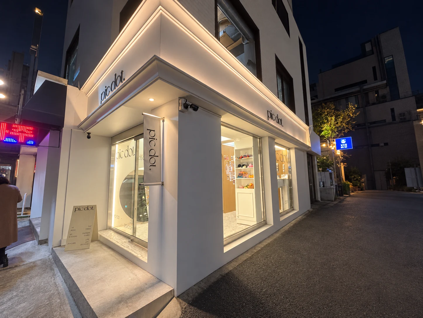 Pic Dot. self-photo studio in Apgujeong Rodeo — Warm light traces the corner after dark.