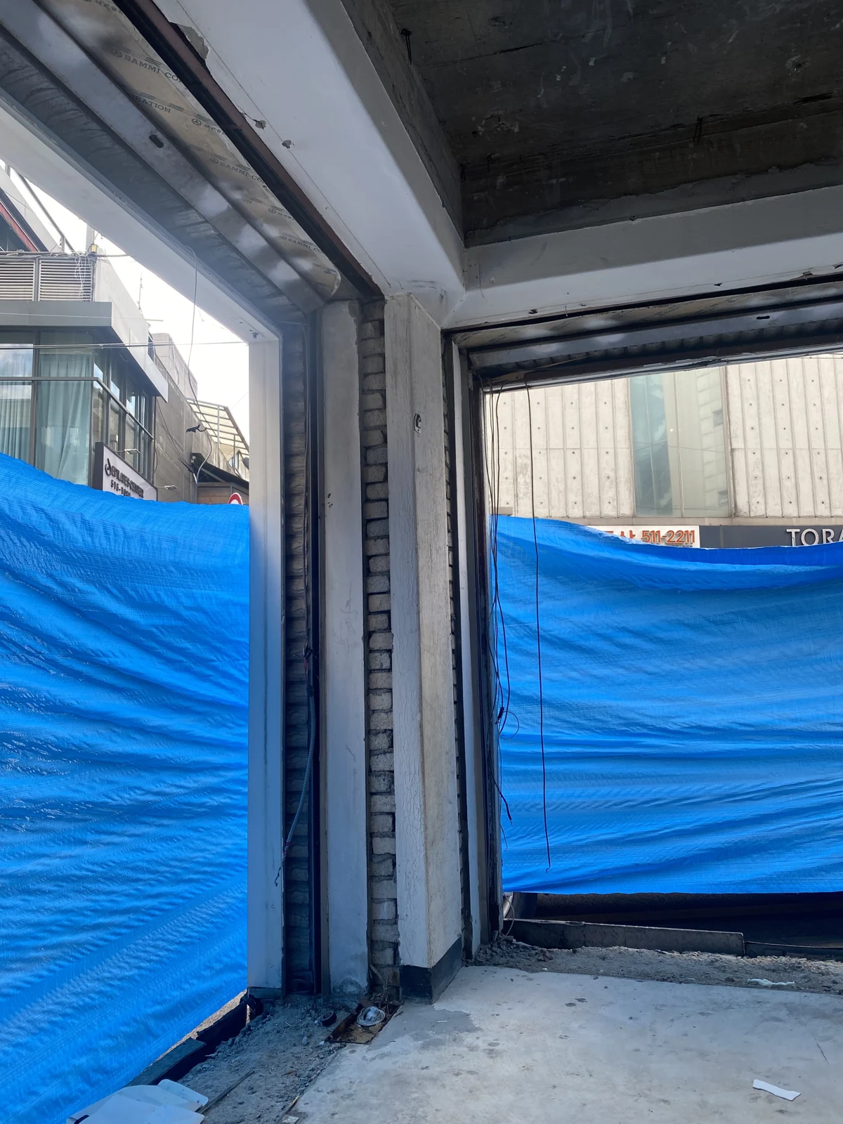 Pic Dot. self-photo studio in Apgujeong Rodeo — The existing shell, opened for construction.