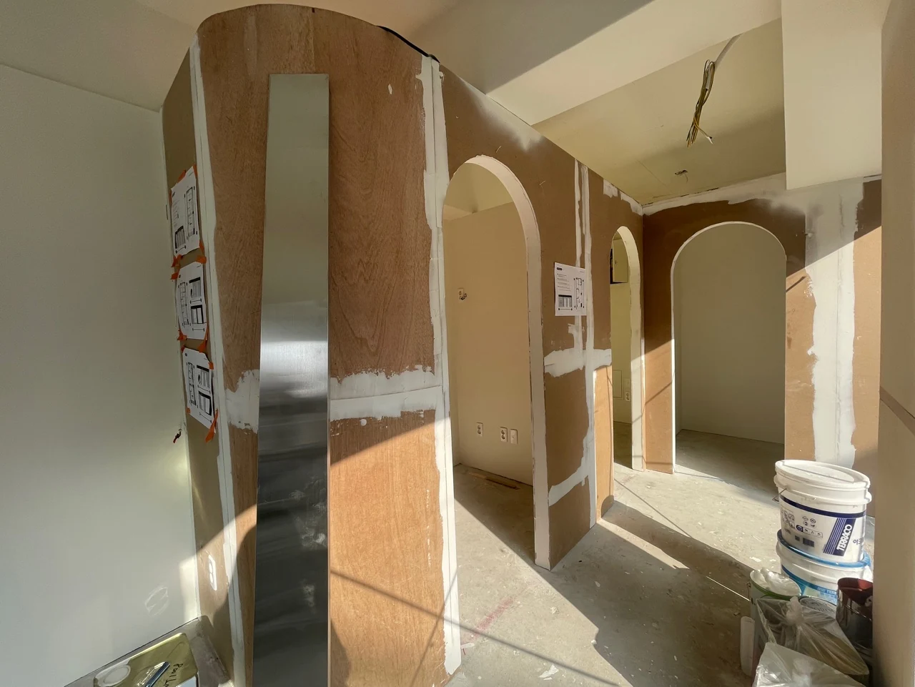 Pic Dot. self-photo studio in Apgujeong Rodeo — Wood surfaces bring the sequence of arches together.